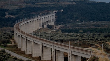 FERROVIA BATTIPAGLIA REGGIO CALABRIA, VIADOTTO ANGITOLA 3840x1600