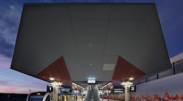 HERO AIRPORT LINE DI PERTH ZOOM