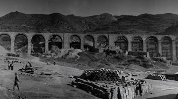 HERO TRANSIRANIANA ZOOM