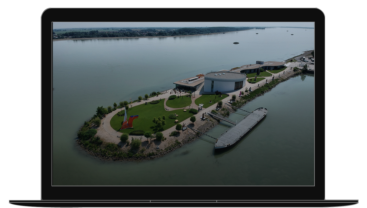 LAPTOP PONTE SUL DANUBIO A BRAILA